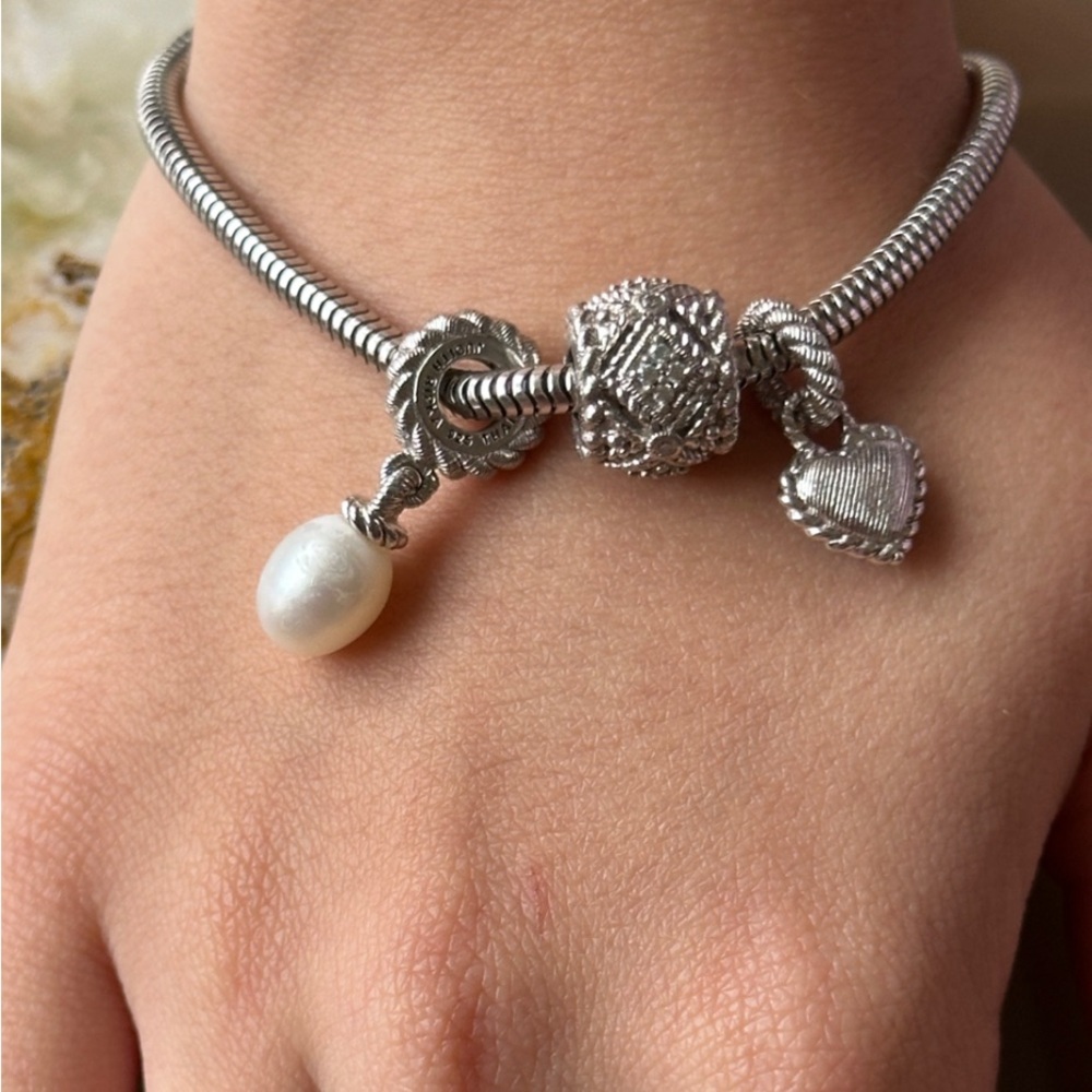 Judith Ripka 100% Authentic Silver Real Topaz Heart Charm Bracelet With Pearl